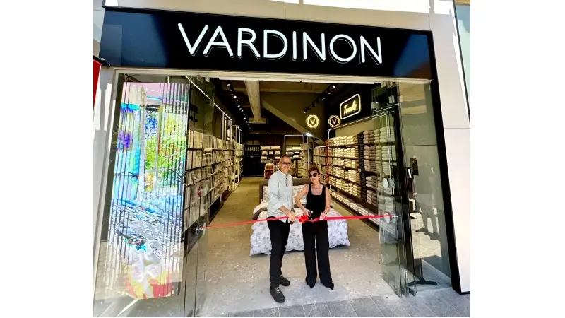 סיגל אורון, מנכ"לית חטיבת נעמן ורדינון, ודודי כהן, מנכ"ל קבוצת אקסטרה ריטייל, בפתיחת חנות קונספט חדשה של ורדינון בביג פאשן אשדוד. צילום: יחצ